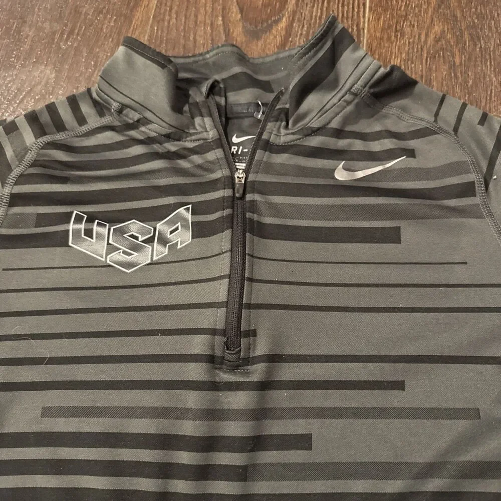 Nike Running Lightweight Long Sleeve Running 1/4 Zip Top; USA America; Adult Sm